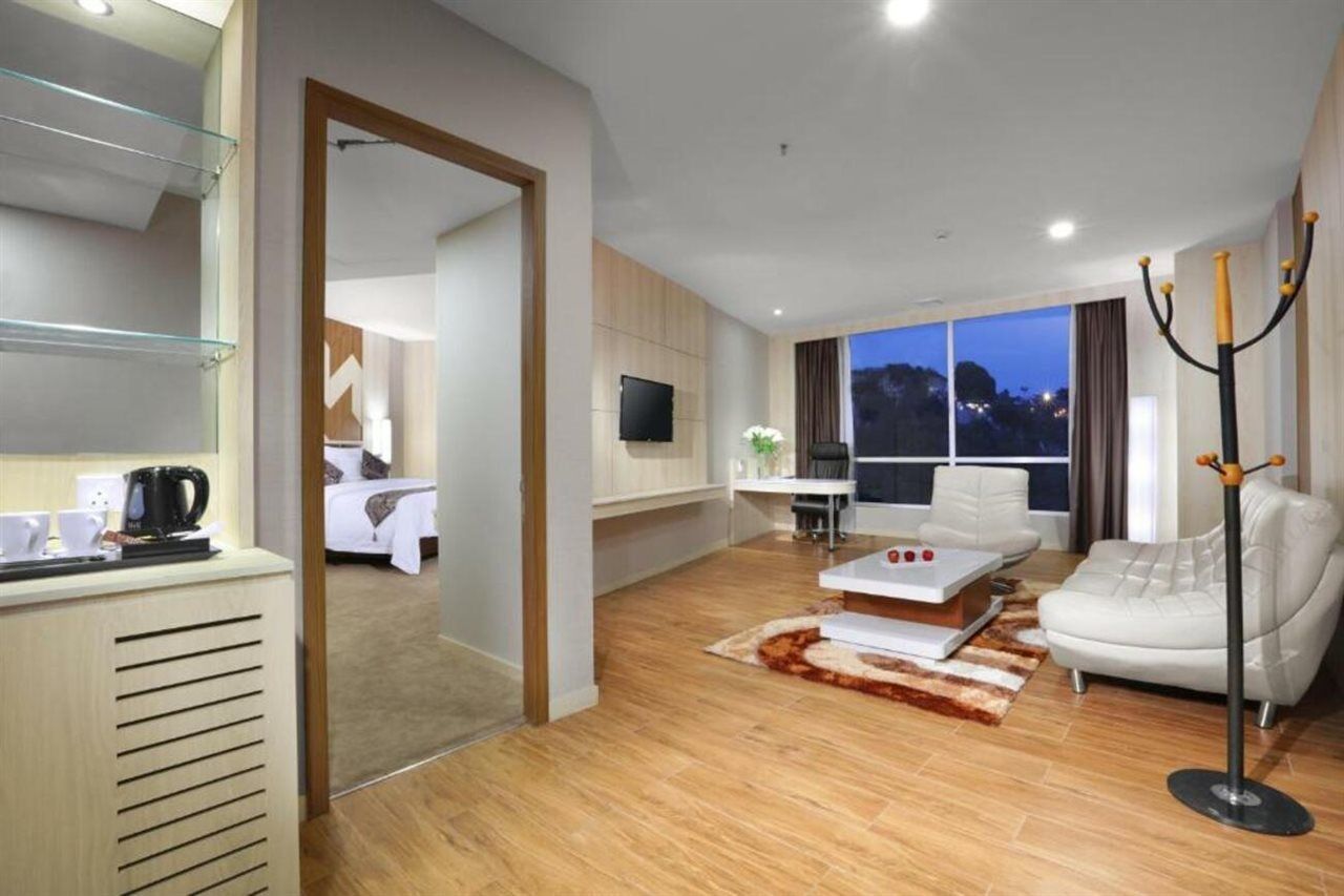 Aston Batam Hotel & Residence Nagoya Exteriör bild